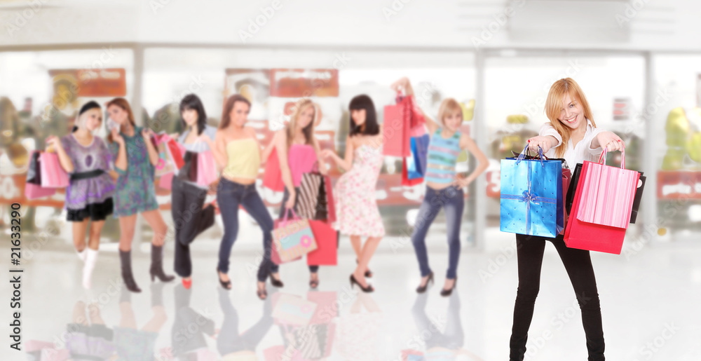 Obraz premium group of friends shopping in a mall