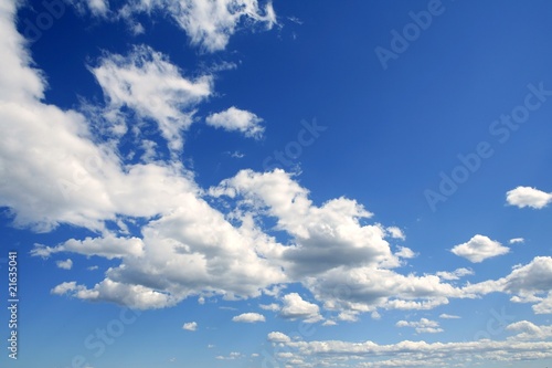 Fototapeta Naklejka Na Ścianę i Meble -  sky in blue with clouds daytime