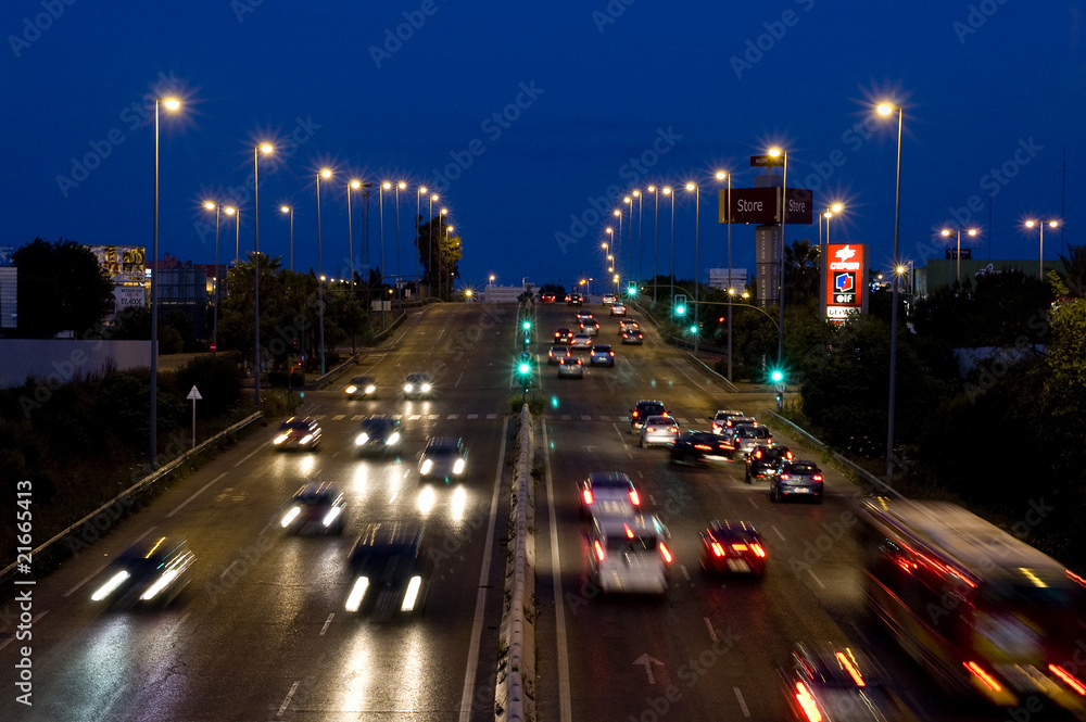 Sevilla de noche_Autovía SE-30 en la hora azul, al anochecer