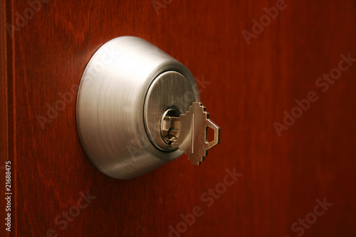 Φωτογραφία A deadlocked door with a key.