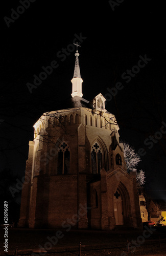 Kirche am Neuendorfer Anger Nachts, hochkant 2 photo