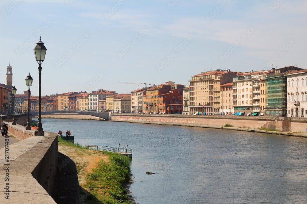 Lungarni di Pisa: vista su ponte di mezzo