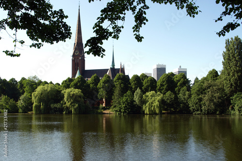 Sankt Gertrud in Hamburg Uhlenhorst am Kuhmühlenteich