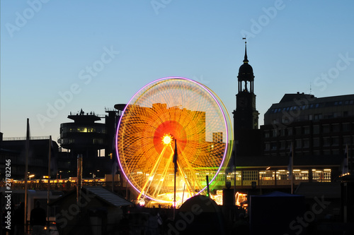Riesenrad vor dem Hamburger Michel beim  Hafengeburtstag