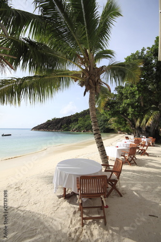 praslin seychelles tavoli sulla spiaggia