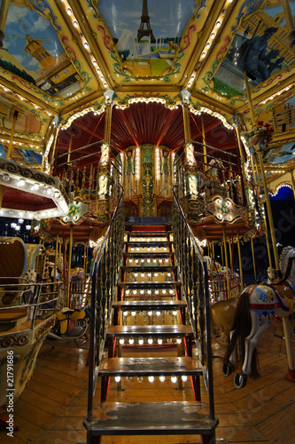 Carousel © Sergey Skleznev