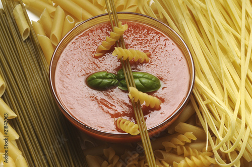 фотографія Pasta cruda con sugo