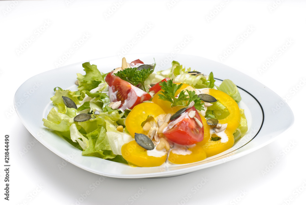 Salat mit Paprika und Kürbiskernen Salat mit Paprika und Kürbiskernen