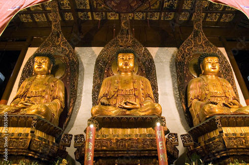 Shanghai - inside Jade Buddha Temple