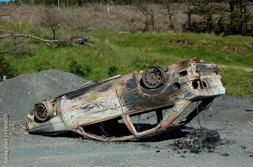 Fotografija remains of a burnt out car