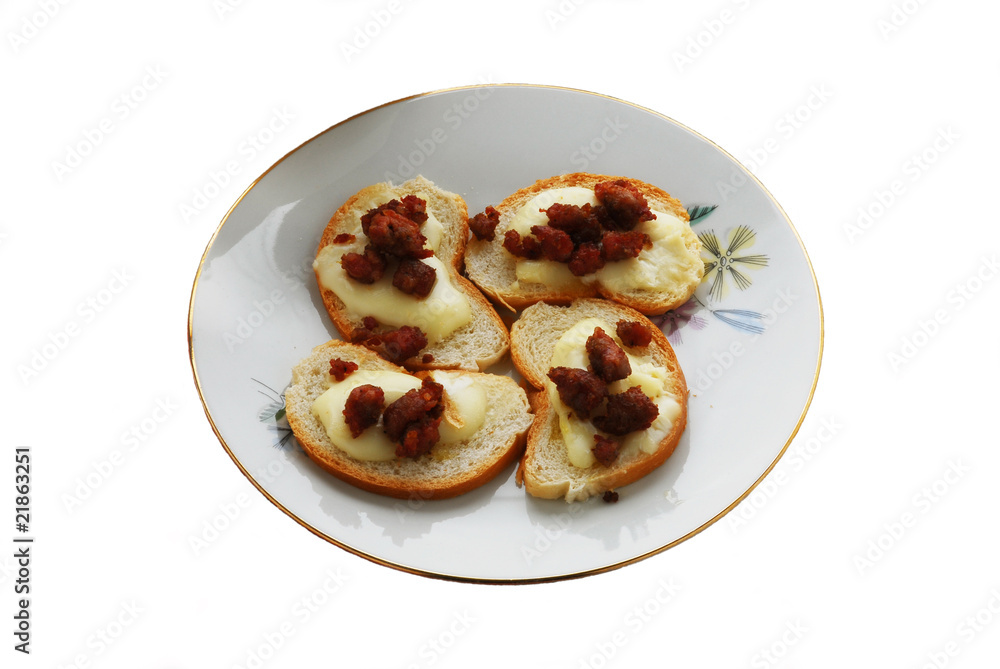 Crostini al formaggio e salsiccia Crostini al formaggio e salsiccia
