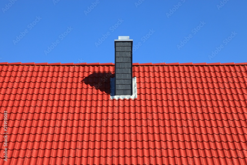 Fototapeta premium Neubau Schornstein Dachstuhl rote Dachziegel
