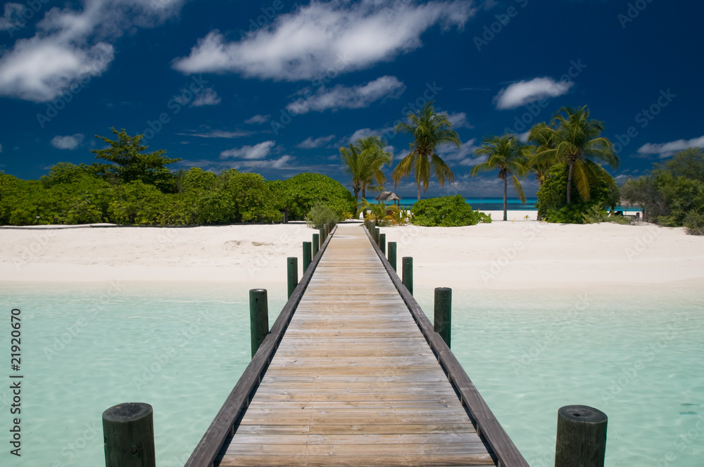 Bruecke zu einsamem Strand Bruecke zu einsamem Strand