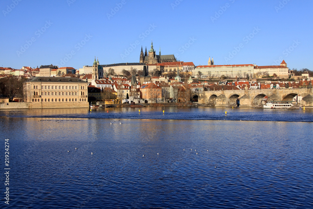 Obraz premium Spring Prague's gothic Castle with the Charles Bridge