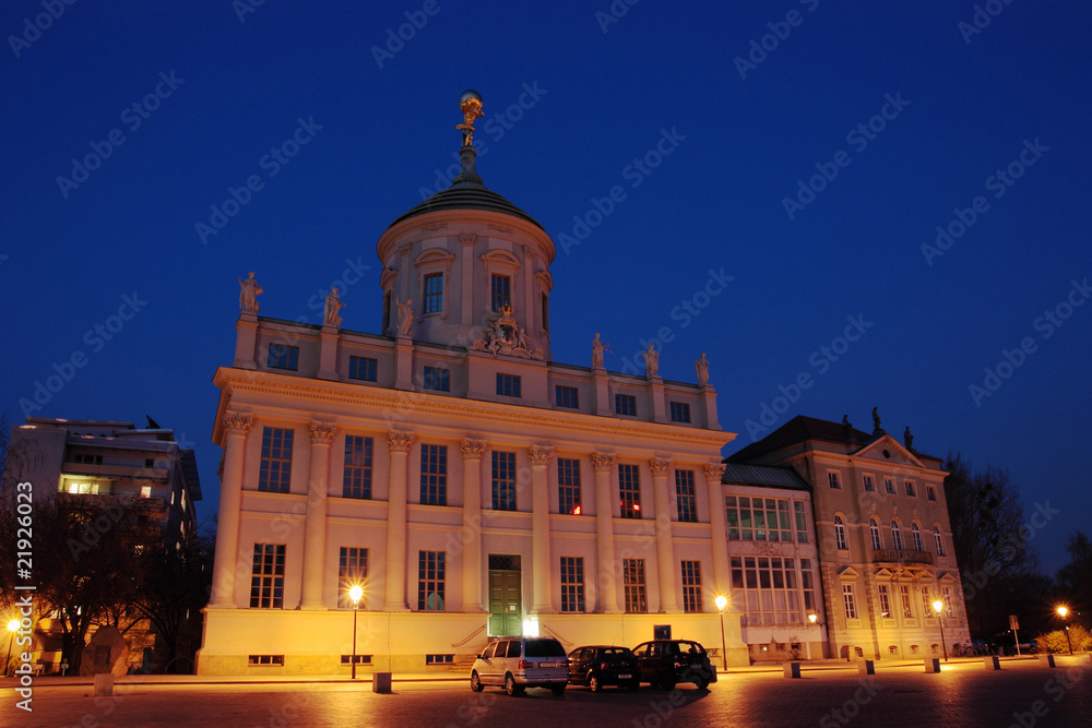 Altes Rathaus Potsdam saniert schräg Nachts