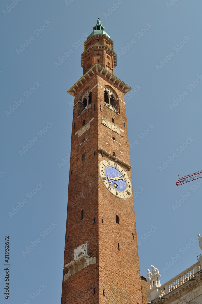 Torre medioevale_ piazza dei Signori a Vicenza_01