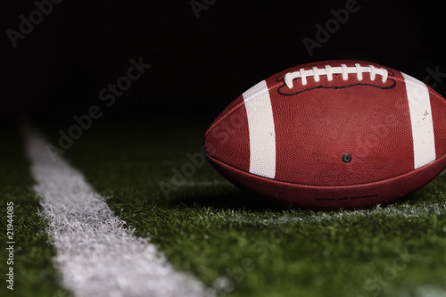 Foto Football resting on the first down line