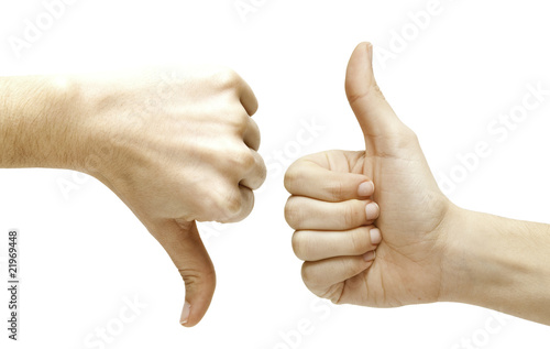 Manos con pulgar hacia arriba y abajo