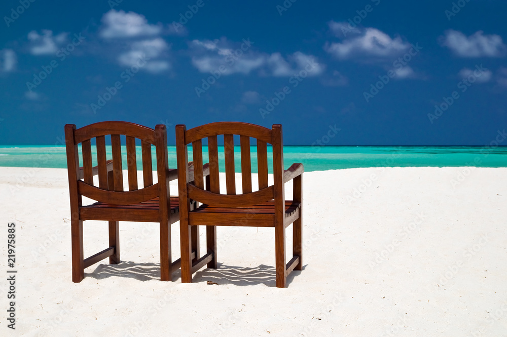 Stühle am Strand