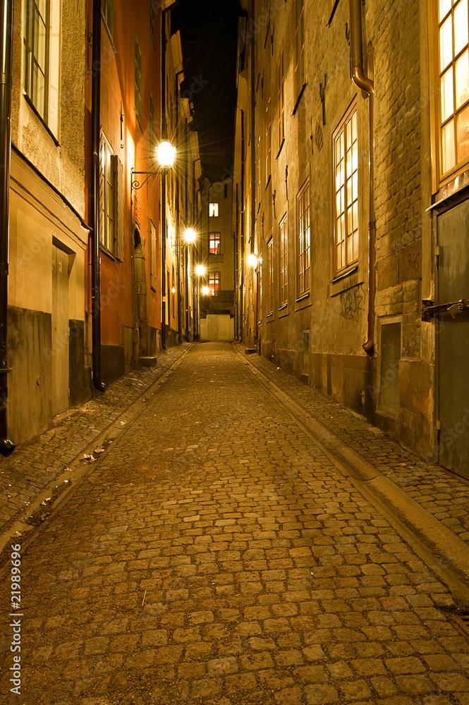 Rue de Gamla Stan à Stockholm de nuit