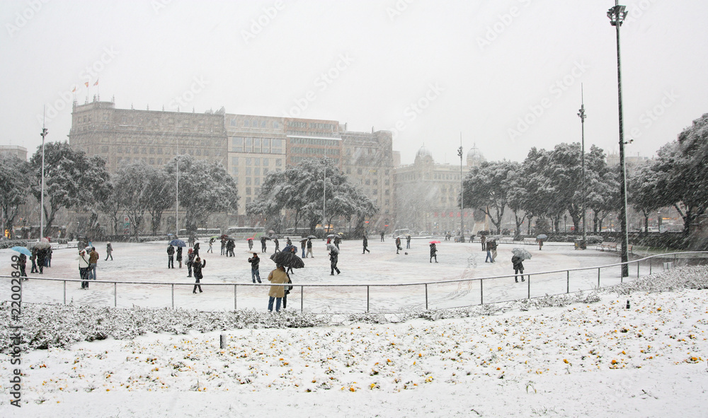 Naklejka premium Snowing in downtown Barcelona