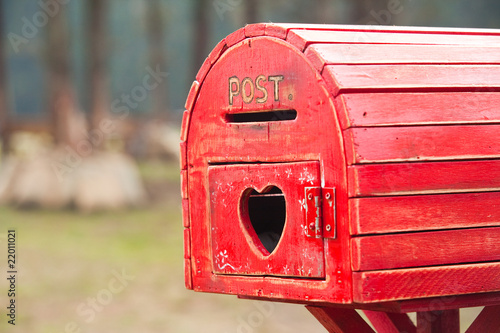 classic mailbox and heart icon