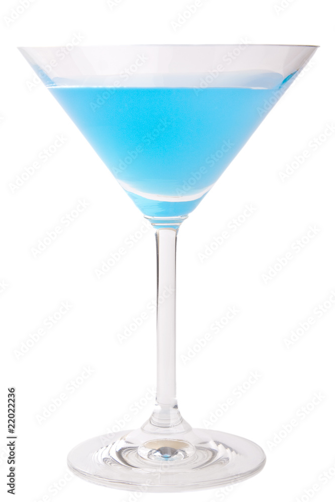 Blauer Cocktail im Glas isoliert