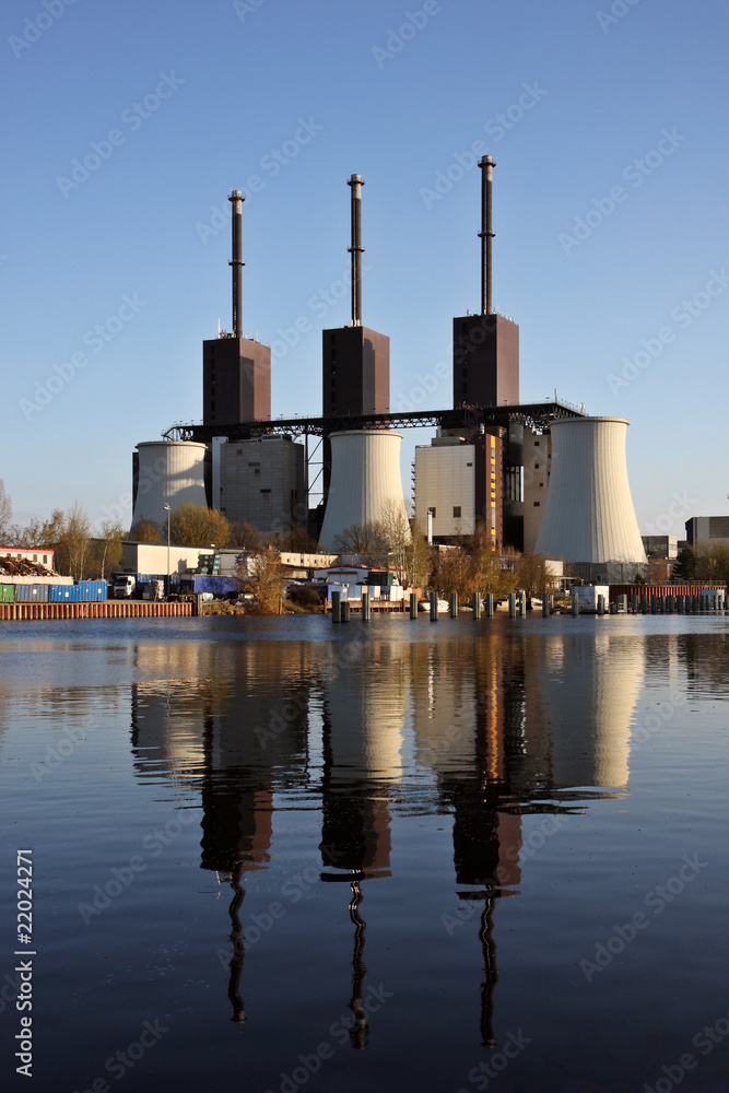 Kraftwerk am Wasser