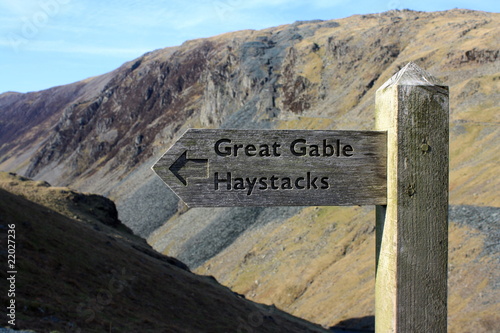 Obraz na plátně wooden signpost in the Lake District