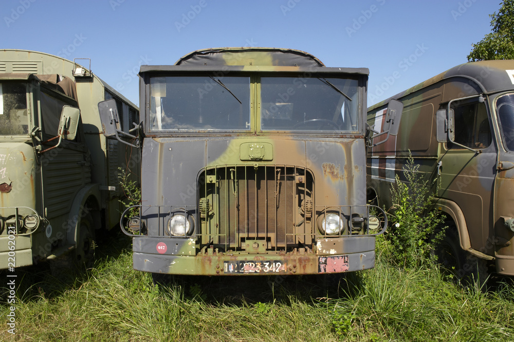 vieux camion militaire