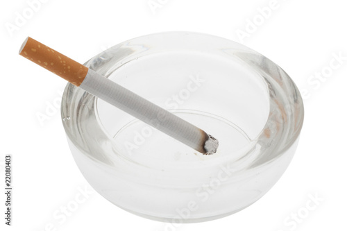 Zigarette mit Aschenbecher