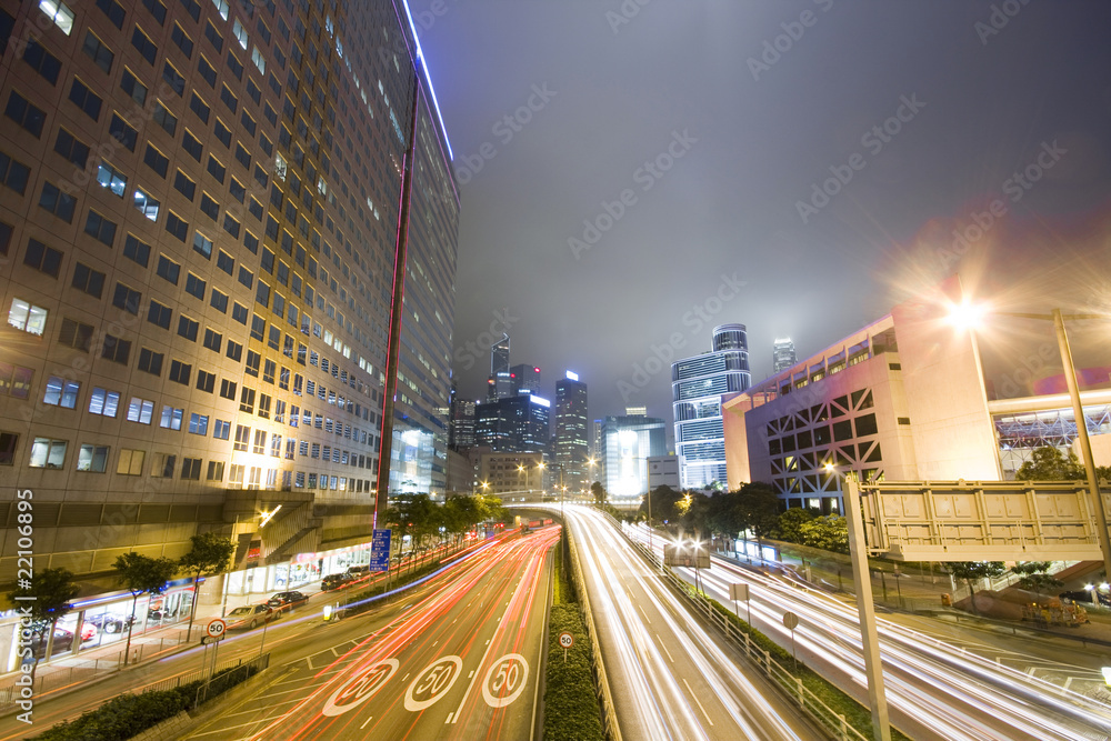 Obraz premium busy traffic night in hong kong