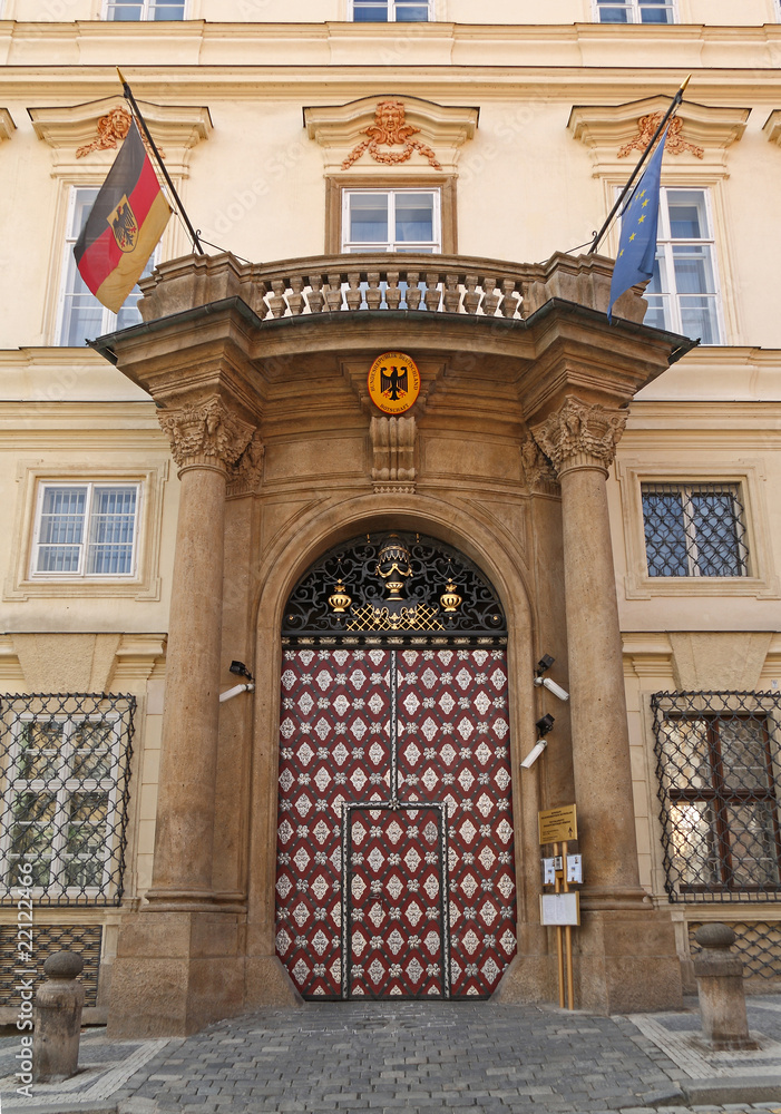 Obraz premium Deutsche Botschaft Prag, Vordereingang