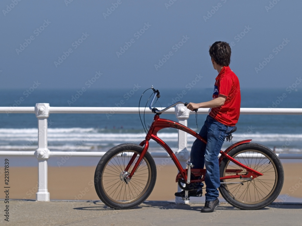 Joven en bicicleta