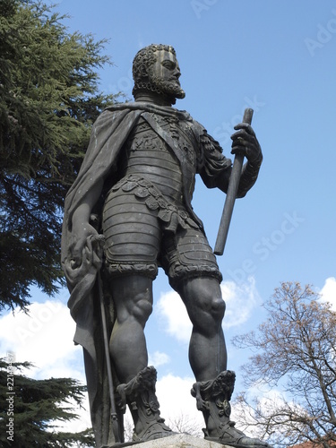 Estatua de Felipe II en Valladolid photo