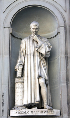 Estatua de Maquiavelo en Florencia