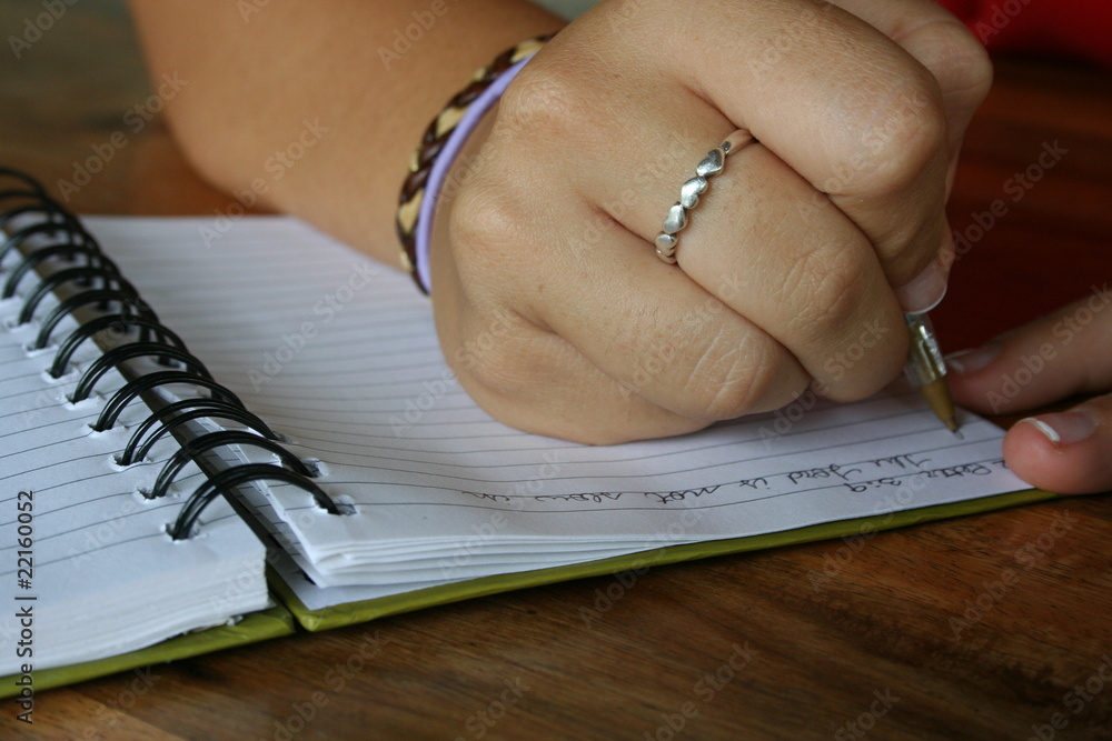 Φωτογραφία Female hand writing close up