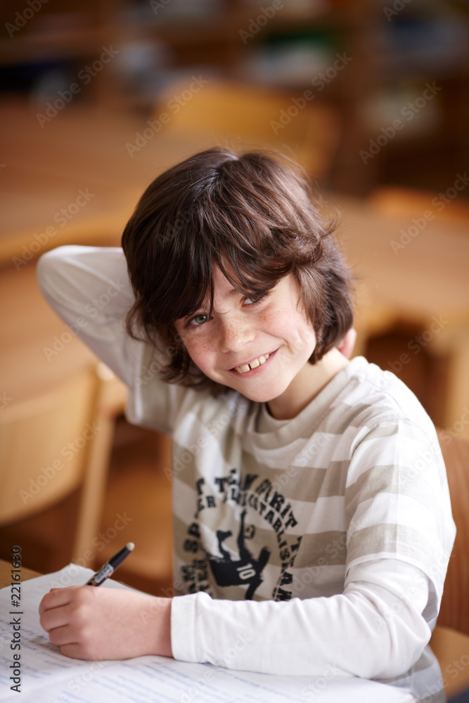 Junge in der Grundschule Junge in der Grundschule