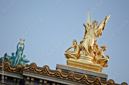 Statue de l'Opera Garnier, Place de l'Opera de Paris