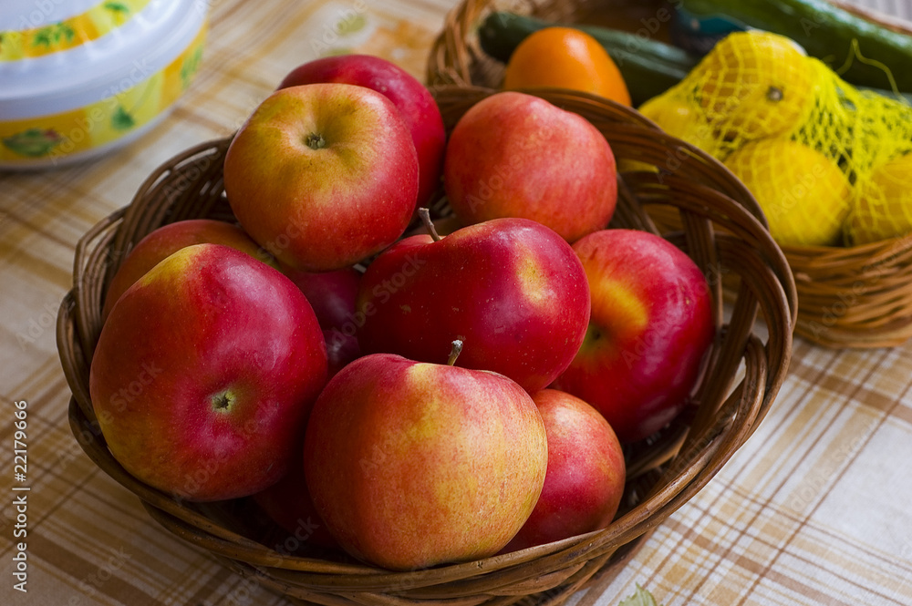 apple apple