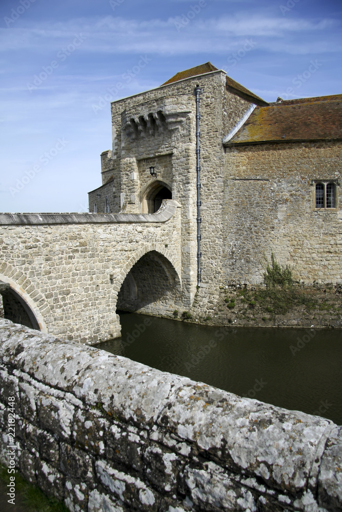 leeds castle moat bridge kent