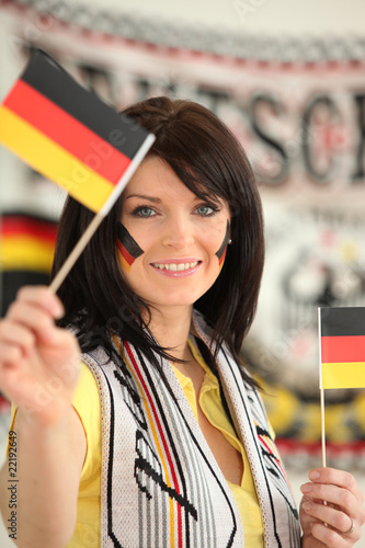 Jeune femme supportrice de l'Allemagne