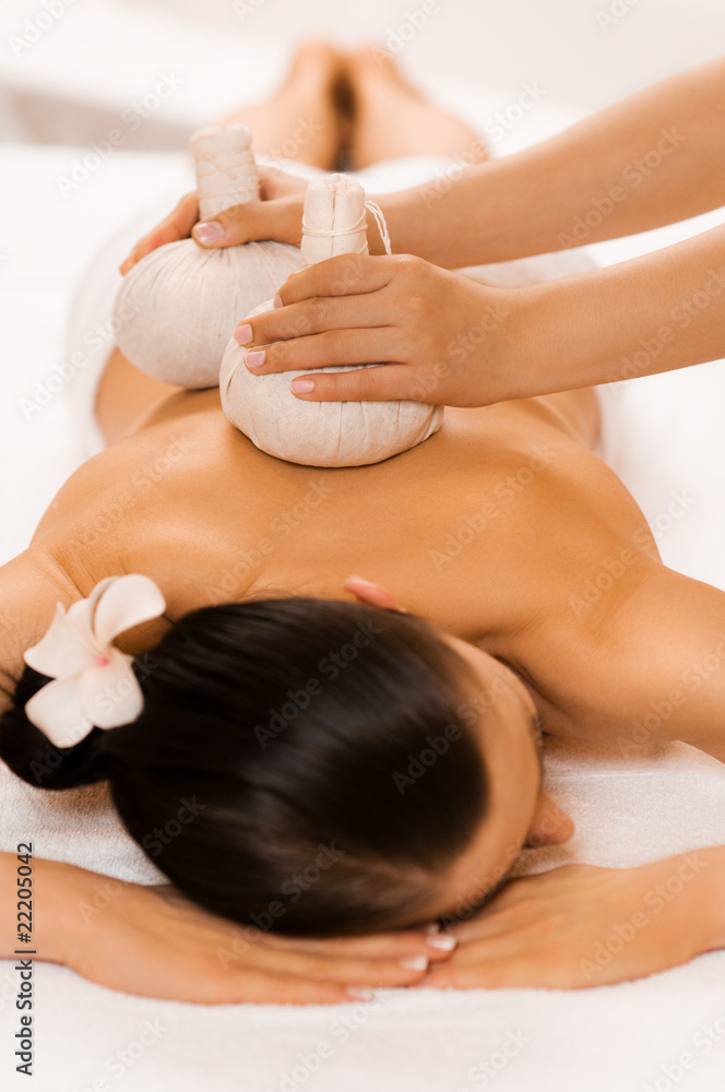 Naklejka premium Kräuterstempel Massage