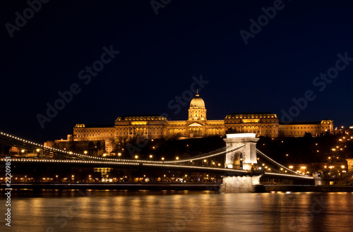 Night lights in Budapest © Kavita
