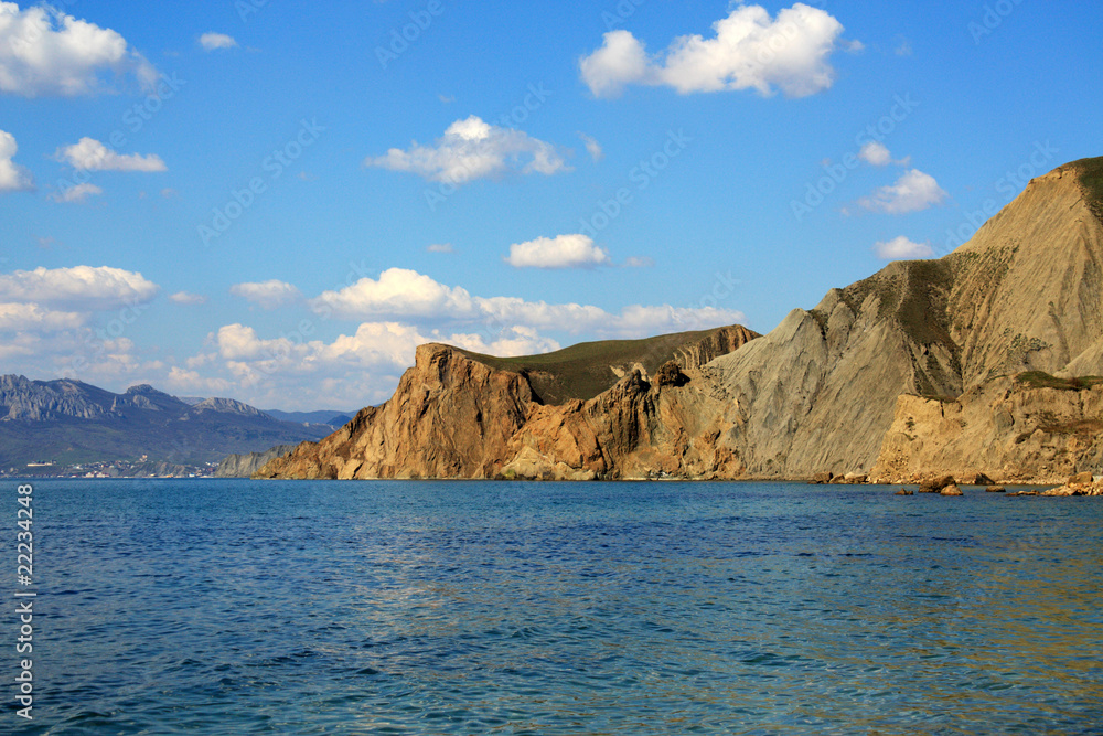 Cimmerian mountains and the sea. Photo 9111