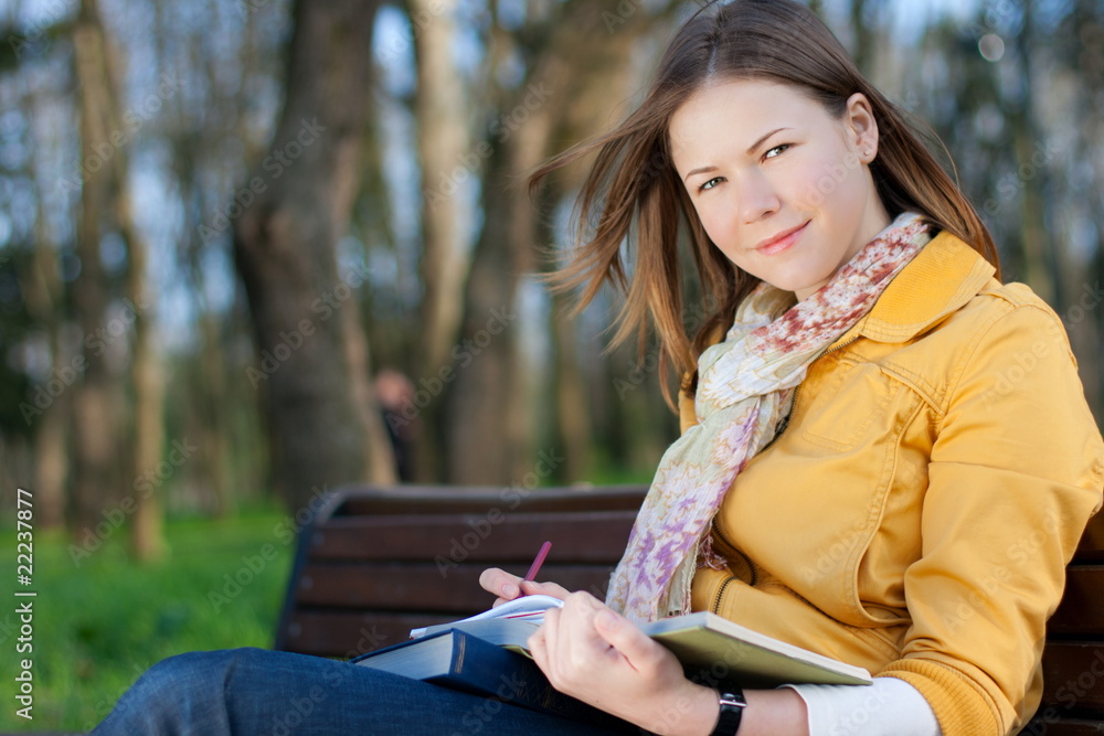 Obraz premium woman with book in park