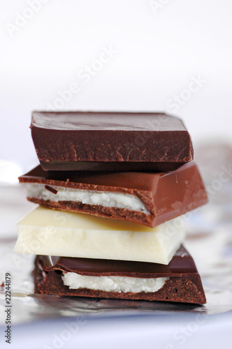 Schokoladenstückchen auf Alufolie