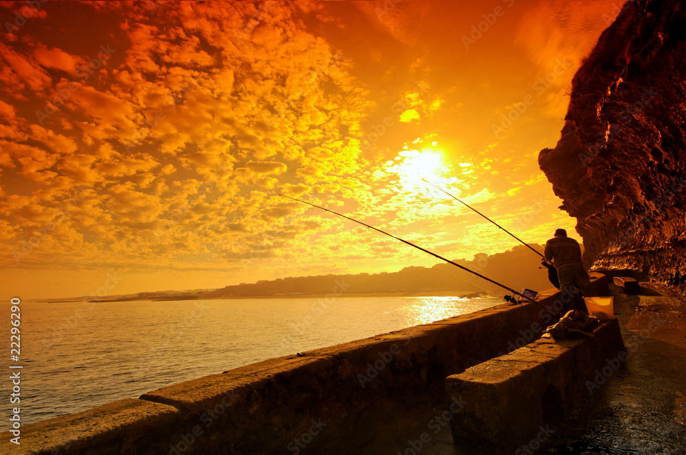 pêcheurs sur falaise à biarritz