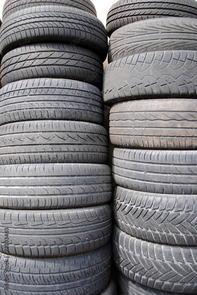 Obraz premium consumed tires