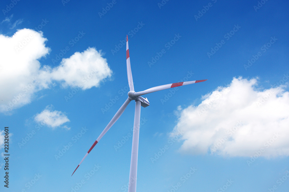 Windkraftanlage bei mässigem Wind Windkraftanlage bei mässigem Wind
